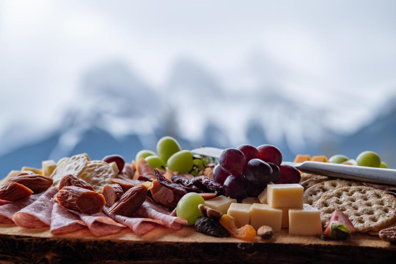 A Bear And Bison Country Inn Canmore Luaran gambar