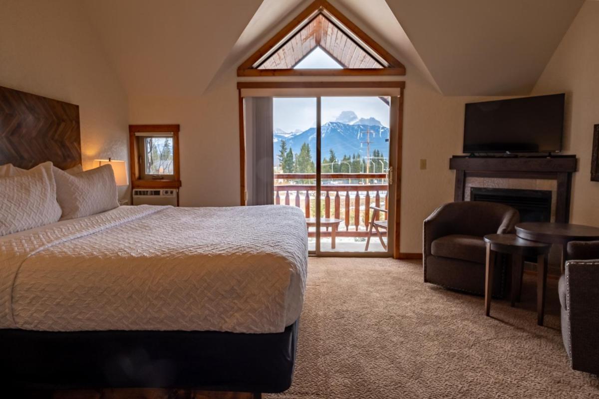 A Bear And Bison Country Inn Canmore Luaran gambar