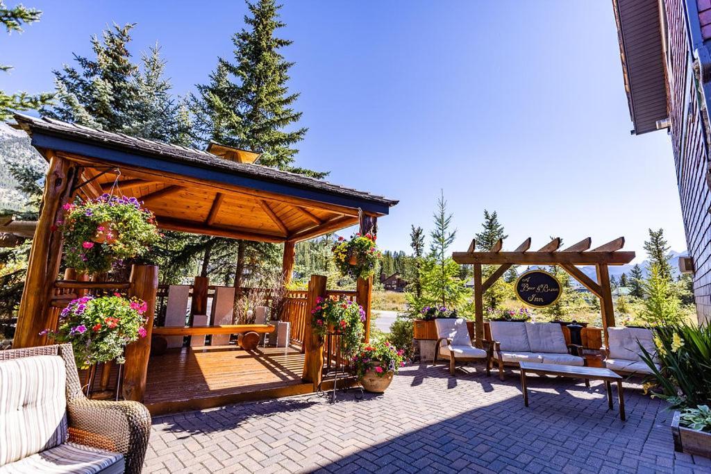 A Bear And Bison Country Inn Canmore Luaran gambar