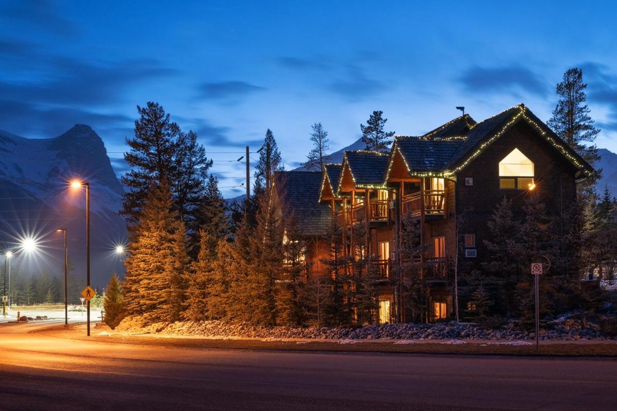 A Bear And Bison Country Inn Canmore Luaran gambar
