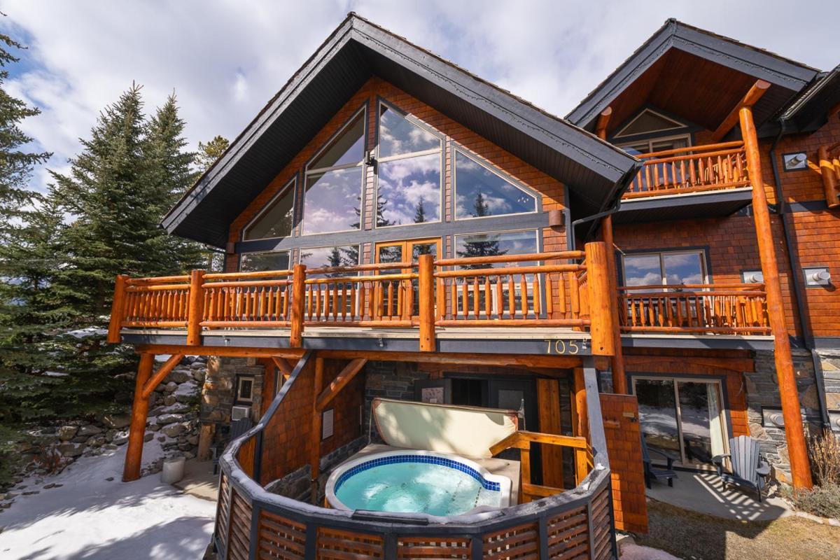 A Bear And Bison Country Inn Canmore Luaran gambar