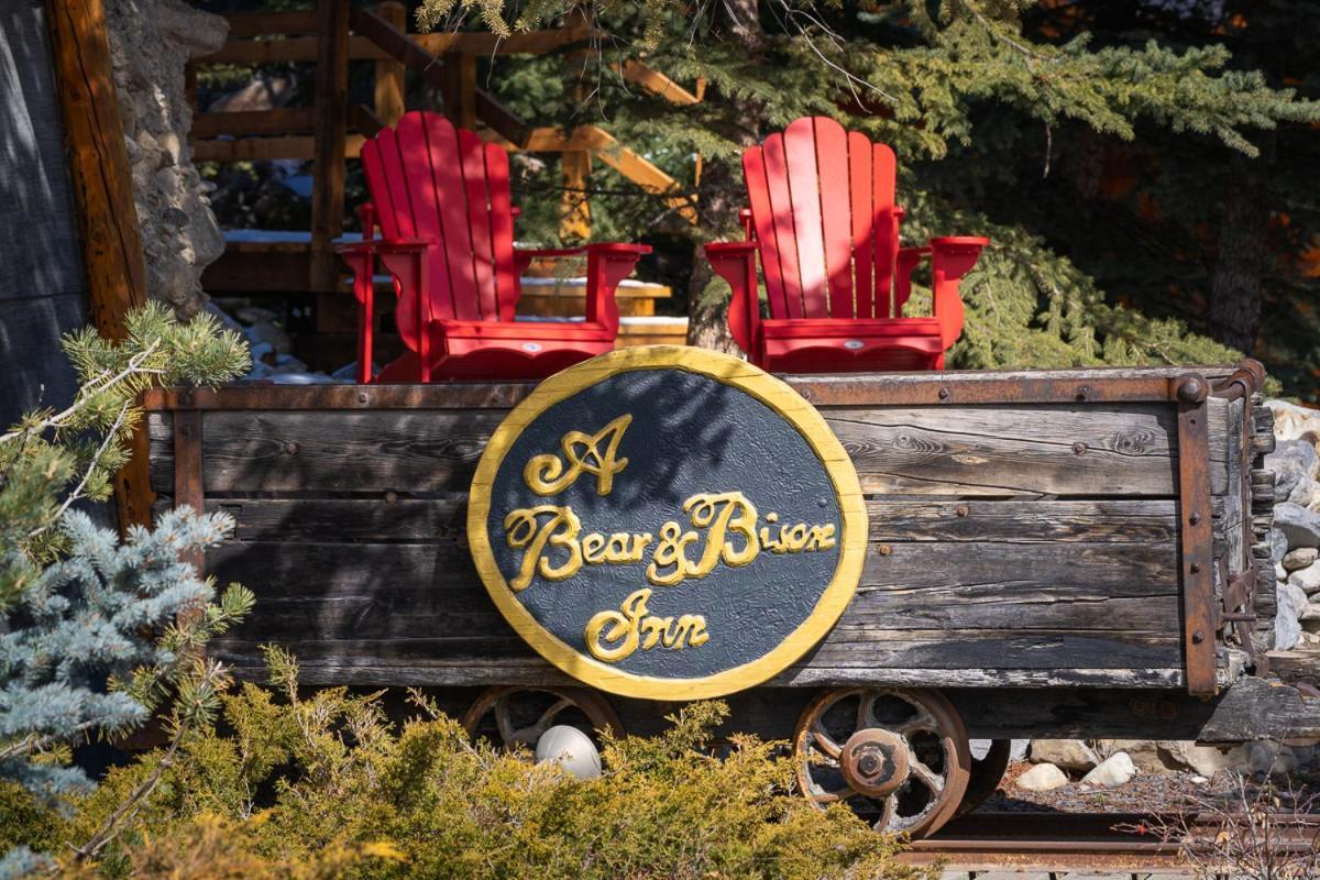 A Bear And Bison Country Inn Canmore Luaran gambar