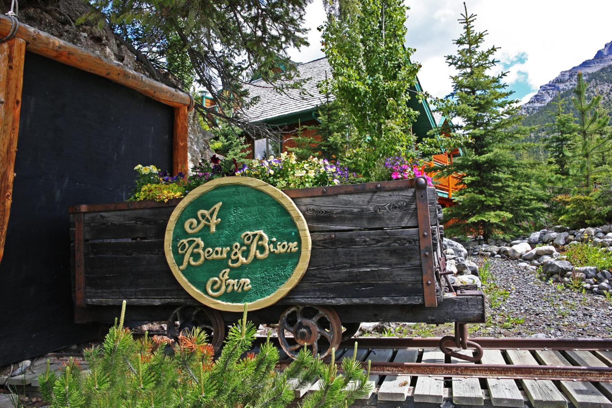 A Bear And Bison Country Inn Canmore Luaran gambar